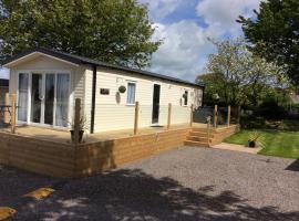 Lake District Cumbria Gilcrux Solway Firth Cabin, hótel í Wigton