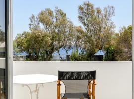 Exi Sea Side Suites, hotel en Perissa