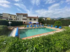 Villa con piscina Privata tra Versilia e Cinque Terre, hotel v destinaci Luni