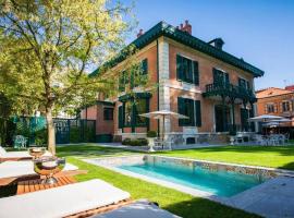 Villa - Chalet Clermont-Tonnerre avec piscine en centre-ville, hôtel à Vichy