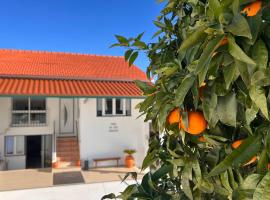 Casa do Avô Patrício - Amazing Country House, hotel with parking in Pampilhal