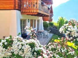 Chaletdorf am Sonnenhang, hotel in Neukirchen am Großvenediger