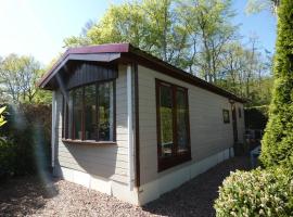 Chalet nr 27 op Bospark Trimunt, khách sạn ở De Haar