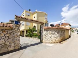 Apartments and Room Take it easy、トリブニのホテル