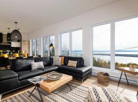 Le Charmant- Magnifique vue sur le fleuve et spa, cabin in Saint-Joseph-de-la-Rive