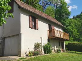 maison d'hôte, gîte, la maisonnette, hotel dengan parkir di Vic sur Cere