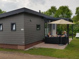 Luxe 4 tot 6 persoons Chalet, hotel di Holten