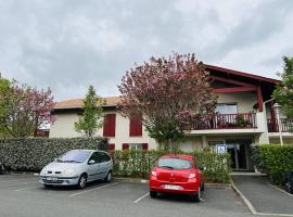 Appartement Cambo-les-Bains, 2 pièces, 2 personnes - FR-1-495-8, hotel with parking in Cambo-les-Bains