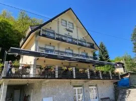 Jošanička Banja에 위치한 호텔 Lužnjanin restoran i sobe