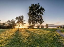 CHALETS MERCURE am Wallersee zum Vermieten, Hotel mit Parkplatz in Helming