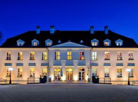 Schloss Rattey, מלון בSchönbeck