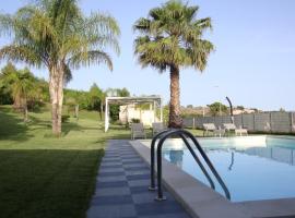 appartamento in villa con piscina, vakantiewoning in Noto