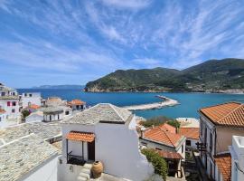 Townhouse Christos: Panormos Skopelos şehrinde bir otel