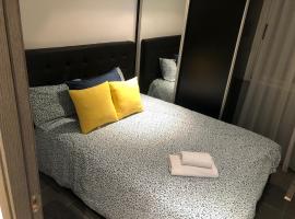 Elche piso entero 3 dormitorios dobles – apartament w mieście Crevillente
