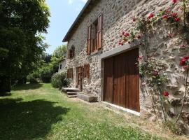 Gîte Allègre, 4 pièces, 6 personnes - FR-1-582-151, alojamento para férias em Allègre