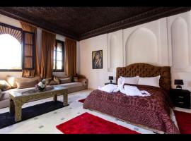 Palace with 2 villas and 2 swimming pools in Sidi Abdellah Ghiat, hotel din Had Abdallah Rhiat