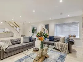 Spacious 6-Bed Home, Near The Norfolk Broads