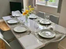 Risinghurst, Oxford, an ENTIRE 2beds, 2bathrooms, free Wi-Fi, Free Parking