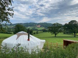 The Yurt @ Osmore, hotell i Axminster