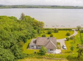 2 BED WATERFRONT PROPERTY - CLOSE TO COURTMACSHERRY, villa in Cork