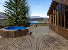 Gorgeous Riverside Lodge in the South of Iceland, orlofshús/-íbúð í Reykholti