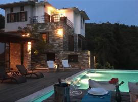 Art Luxury Resort Villa, familiehotell i Áyios Vlásios