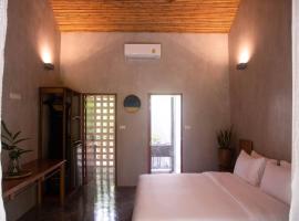 Ngam Hidden Cabin Room, holiday rental in Thongsala