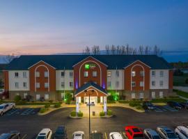 Holiday Inn Express Hotel & Suites Bedford, an IHG Hotel, hotel sa Bedford