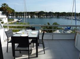 Sol-y-Days Darse, Superbe appartement de type Marina avec belle terrasse vue port de plaisance，勒格羅－迪魯瓦的家庭式飯店