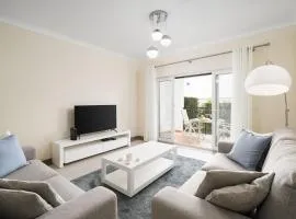 Modern and Spacious Holiday Apartment, Cabanas