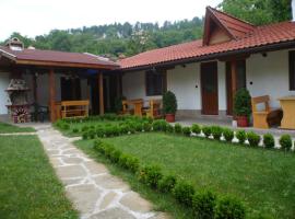 Къща за гости БОЛЯРИ, privat indkvarteringssted i Tryavna