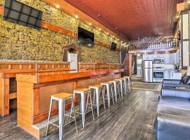 Renovated Bar Less Than 2 Blocks to Mississippi River, hotel with parking in Ferryville