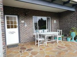 Charlotte's Web - Beach Cottage - Queensberry Bay, hotel sa East London