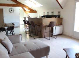 Superbe Appartement Circuit des 3 Chateaux, self-catering accommodation in Folembray