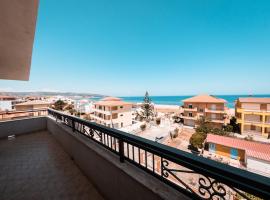 5 Stars - SEA FRONT APARTMENTS, hotel dengan parking di Marina di Strongoli