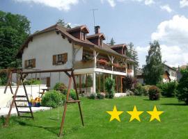 Gîte 829 Montagnes du Jura avec Spa et Sauna classé 3 étoiles, holiday rental in Foncine-le-Haut