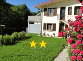 Gîte 1805 Montagnes du Jura avec Spa et Sauna classé 2 étoiles, hotelli kohteessa Foncine-le-Haut