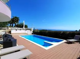 SEA VIEW- spacious apartment with shared pool