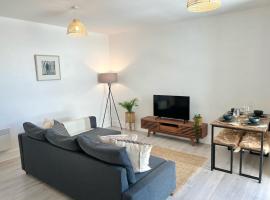 2 Bedroom Serviced Apartment with Free Parking, Wifi & Netflix, Basingstoke、ベージングストークのホテル