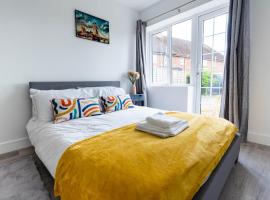 Flat 04 Studio flat close to Aylesbury town and Station Free Parking, hotel in Buckinghamshire