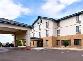 Days Inn & Suites by Wyndham Denver International Airport: Denver şehrinde bir otel