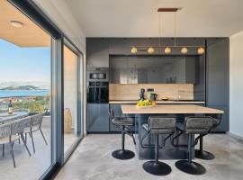 Doris' Place - sea view flat close to beach, hotel v destinaci Slatine