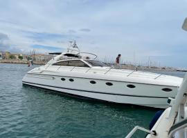 Yacht 17M Cannes Croisette Port Canto,3 Ch,clim,tv, hotel in Cannes