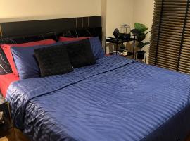 luxury 2 bed condo 300 m from Samyan MRT, hotel a Bang Rak