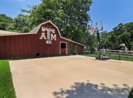 Summer Deal! Texas Rival Home in Fort Worth near Keller, Globe Life, AT&T, hotel with parking in Fort Worth