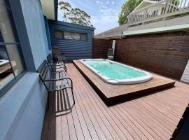 Sails to Sea - 4 Bedroom Pet Friendly Private Pool, hotel in Pambula Beach