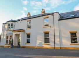 Glebe House, holiday home in Seaham