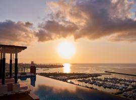 Okinawa Prince Hotel Ocean View Ginowan: Ginowan şehrinde bir otel