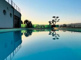 Havre de paix, vue pano, terrasse, piscine, nature., hotel bajet di Limoux