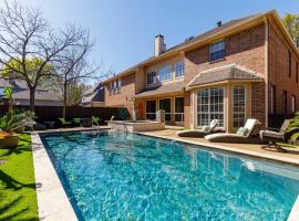 Summer Deal! Elegant Executive Retreat with Pool in Plano, Toyota Stadium Frisco, FC Dallas, holiday home in Plano